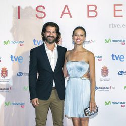 Rodolfo Sancho y Michelle Jenner en el estreno de la segunda temporada de 'Isabel' en Granada