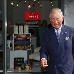 El Príncipe Carlos de Inglaterra en la inauguración de la tienda Tomorrow's Store