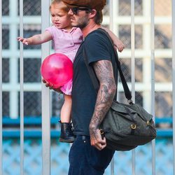 David Beckham y Harper Seven en una parque de Nueva York