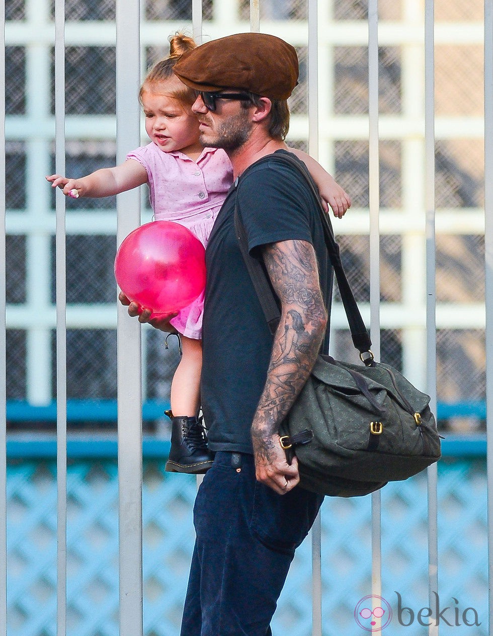 David Beckham y Harper Seven en una parque de Nueva York