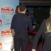 Blanca Suárez y Miguel Ángel Silvestre, cada uno por su lado en el estreno de 'La Gran Familia Española'