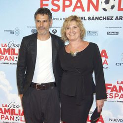 Roberto Enríquez y Ana Wagener en el estreno de 'La Gran Familia Española'