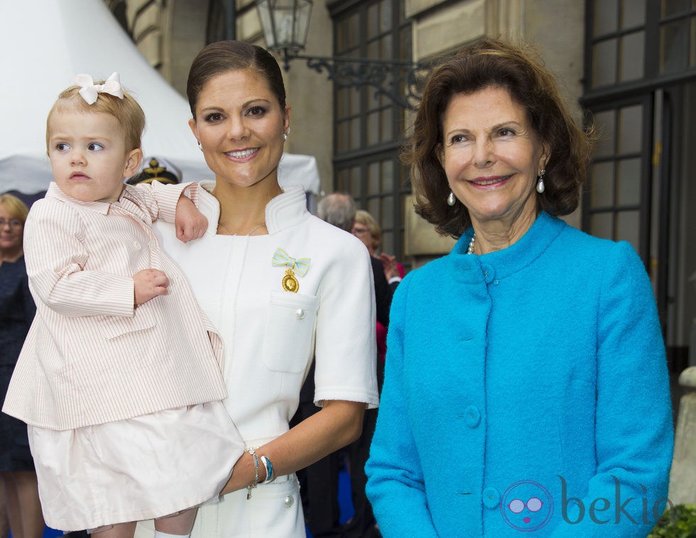 La Reina Silvia y las Princesas Victoria y Estela en el Jubileo del Rey Carlos Gustavo de Suecia