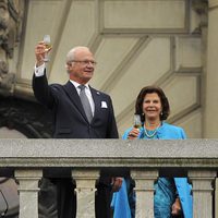 Los Reyes de Suecia brindan por el Jubileo del Rey Carlos Gustavo de Suecia