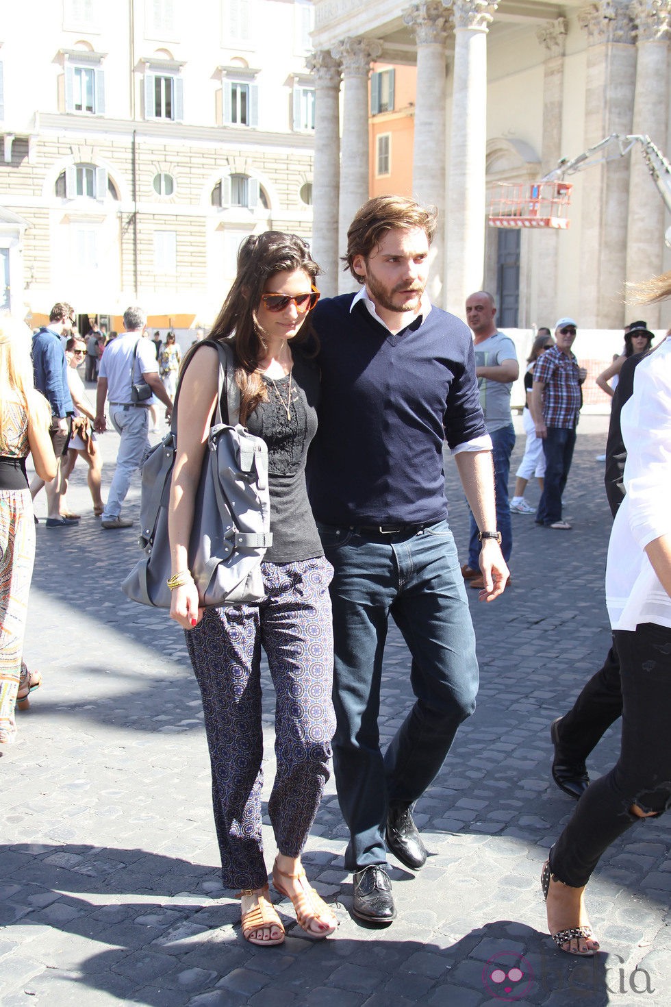 Daniel Brühl con su novia Felicitas Rombold en Roma