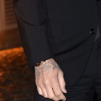 Tatuaje con el nombre de Victoria en la mano derecha de David Beckham