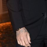Tatuaje con el nombre de Victoria en la mano derecha de David Beckham