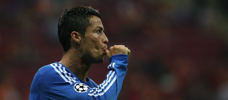 Cristiano Ronaldo celebra un gol frente al Galatasaray chupándose el dedo