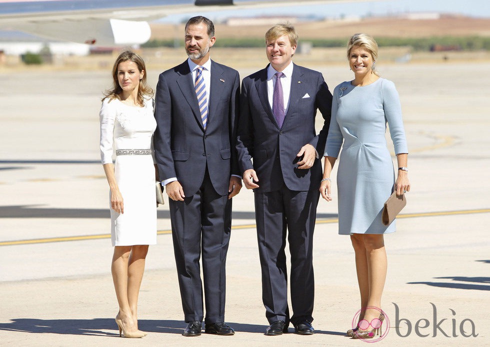 Los Príncipes de Asturias con los Reyes de Holanda a su llegada a España