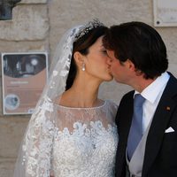 Félix de Luxemburgo y Claire Lademacher se besan tras su boda religiosa