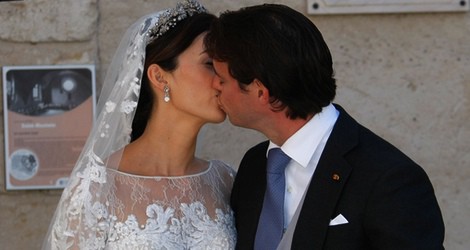 Félix de Luxemburgo y Claire Lademacher se besan tras su boda religiosa