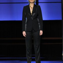 Jane Lynch rinde homenaje póstumo a Cory Monteith en los Emmy 2013