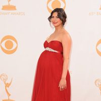 Morena Baccarin en la alfombra roja de los Emmy 2013