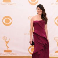 Linda Cardellini en la alfombra roja de los Emmy 2013