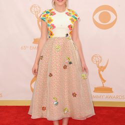 Kiernan Shipka en la alfombra roja de los Emmy 2013