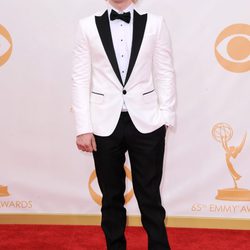 Evan Peters en la alfombra roja de los Emmy 2013