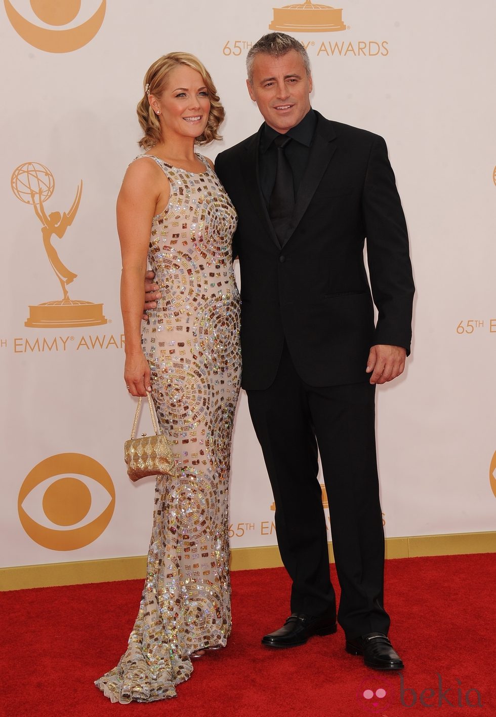 Andrea Anders y Matt Leblanc en la alfombra roja de los Emmy 2013
