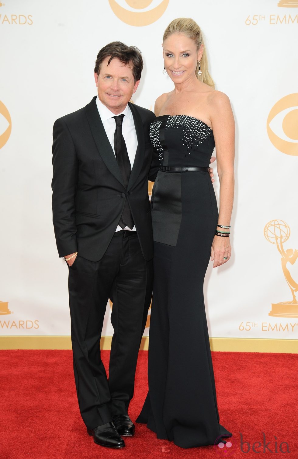 Michael J. Fox y Tracy Pollan en la alfombra roja de los Emmy 2013