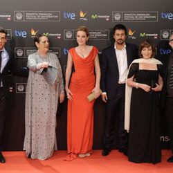 Mario Casas, Terele Pávez, Carolina Bang, Hugo Silva, Carmen Maura y Álex de la Iglesia en el Festival de San Sebastián 2013