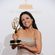 Julia Louis-Dreyfus con su Emmy 2013 a Mejor actriz de comedia