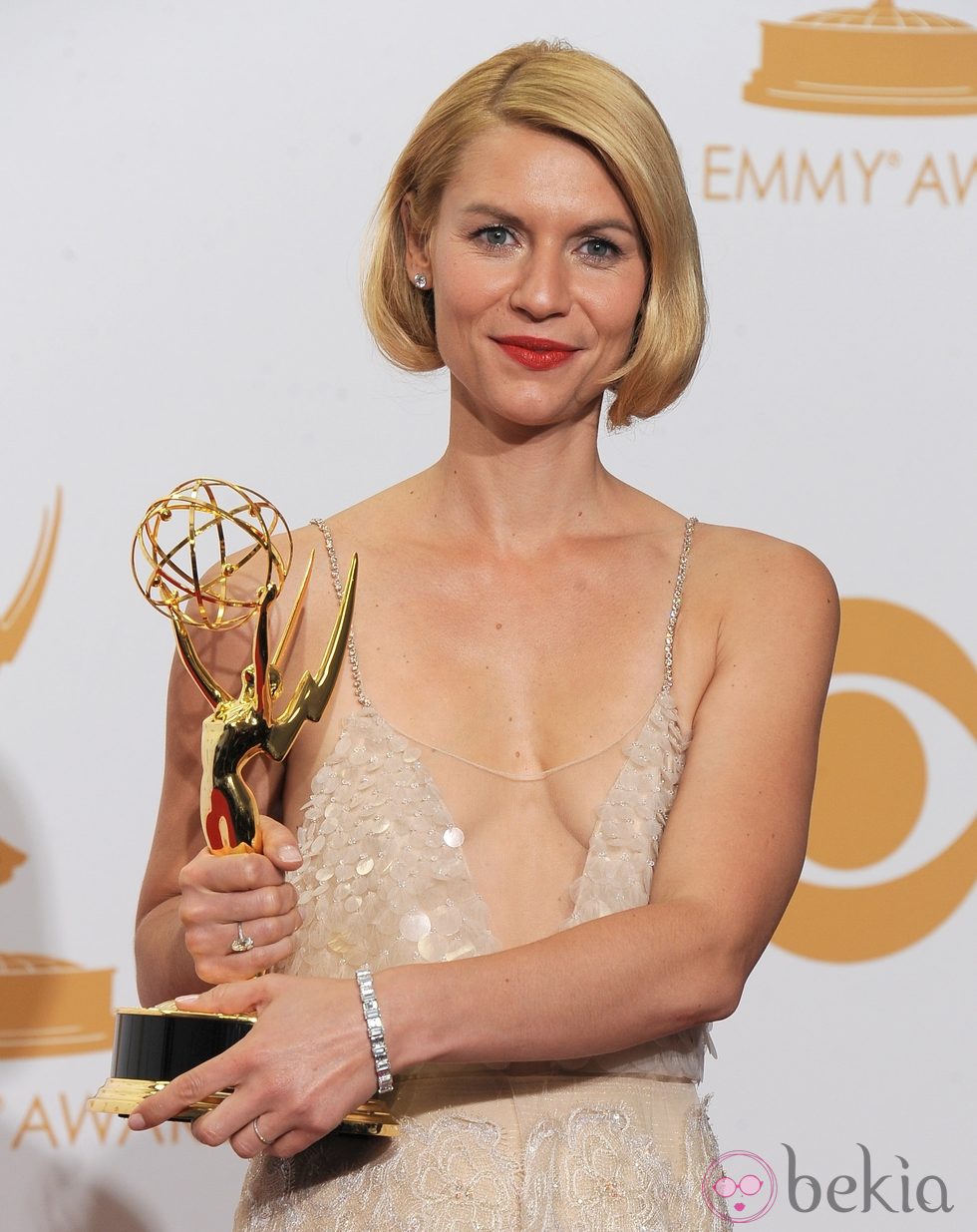 Claire Danes con su Emmy 2013 a Mejor actriz de drama