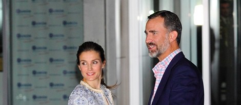 Los Príncipes Felipe y Letizia a su llegada al Hospital Quirón de Madrid