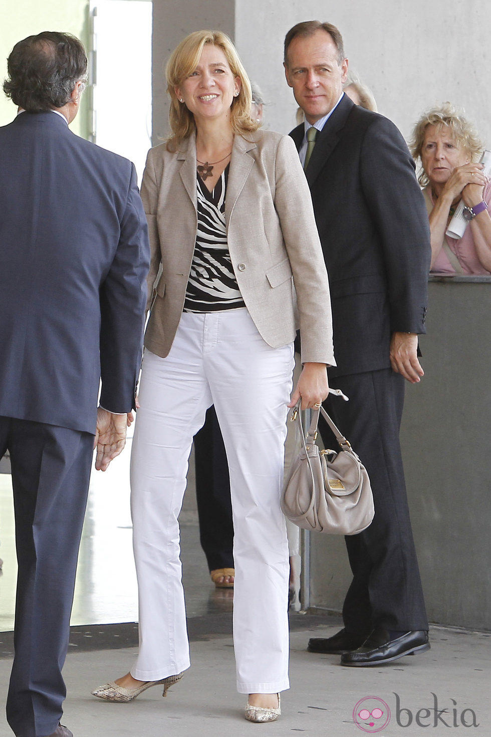 La Infanta Cristina visita al Rey tras su operación de cadera