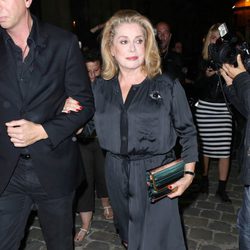 Catherine Deneuve en la Semana de la Moda de París primavera/verano 2014