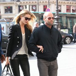Jason Statham y Rosie Huntington-Whiteley en la Semana de la Moda de París primavera/verano 2014