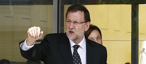 Mariano Rajoy visita al Rey en el hospital tras ser operado de la cadera