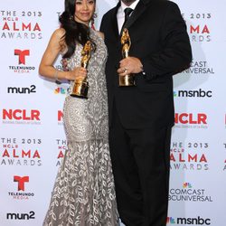 Aimee Garcia y David Zayas en los premios ALMA 2013