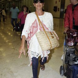 Isabel Pantoja en el aeropuerto de Madrid tras pasar una temporada en México