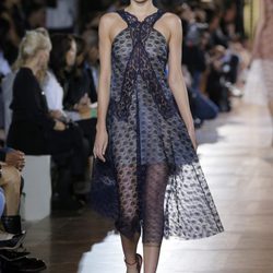 Miranda Kerr desfilando para Stella McCartney en Paris Fashion Week