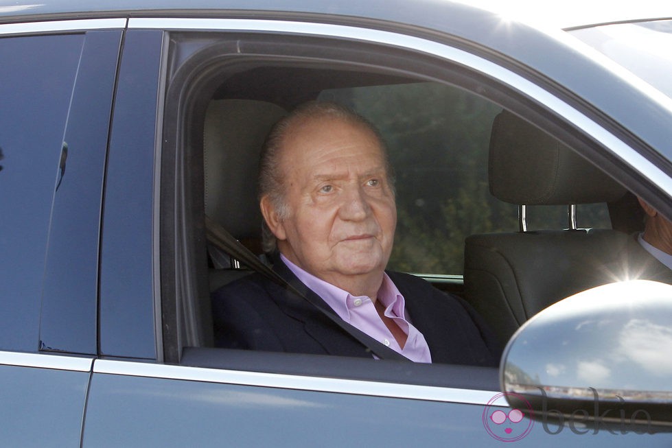 El Rey Juan Carlos sale del Hospital Quirón tras recibir el alta