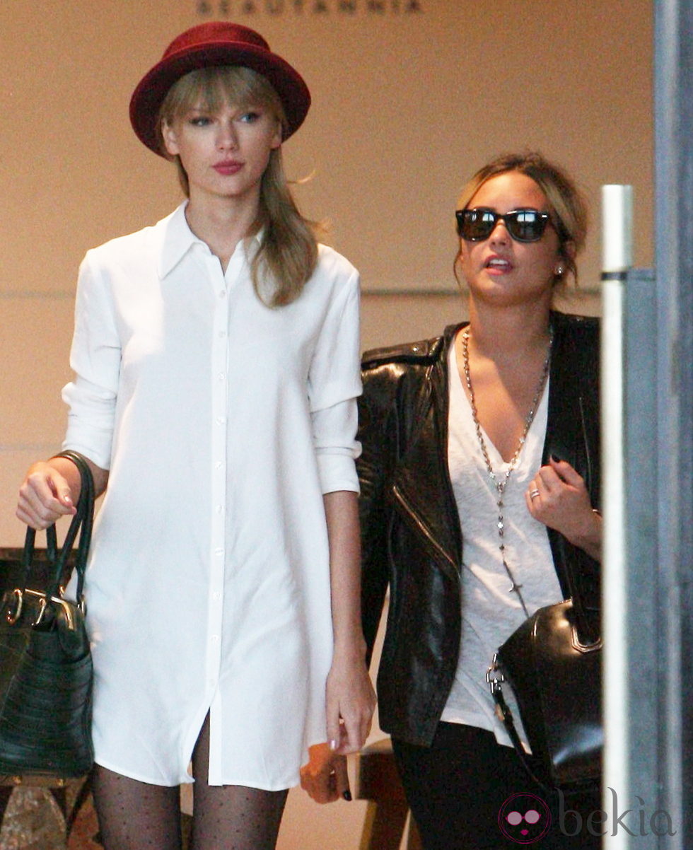 Demi Lovato y Taylor Swift, de compras por Beverly Hills