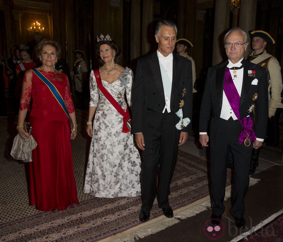 Los Reyes de Suecia con el presidente de Portugal y su esposa en una cena de gala en el Palacio Real