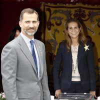 El Príncipe Felipe visita a la Infanta Elena en el Día de la Banderita 2013