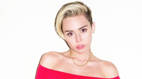 Miley Cyrus posando muy provocativa para Terry Richardson