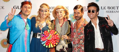 Luján Argüelles con Roi, Pedriño, Toya y su hijo José Luis en la fiesta Flower Power en Madrid