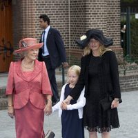 Beatriz de Holanda, la Princesa Mabel y su hija Luana en la boda de Jaime de Borbón-Parma y Viktória Cservenyàk