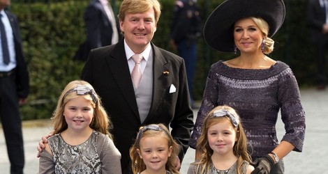 Los Reyes de Holanda y sus hijas en la boda de Jaime de Borbón-Parma y Viktória Cservenyák