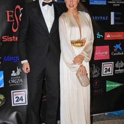 Berta Collado con su novio en los Premios Escaparate 2013
