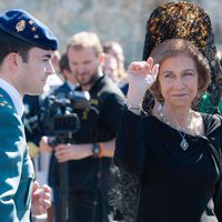 La Reina Sofía saludando durante un acto de la Guardia Civil en Badajoz