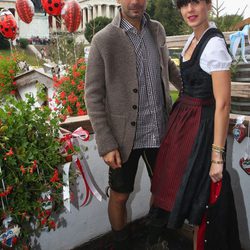 Pep Guardiola y Cristina Serra celebrando el Oktoberfest 2013