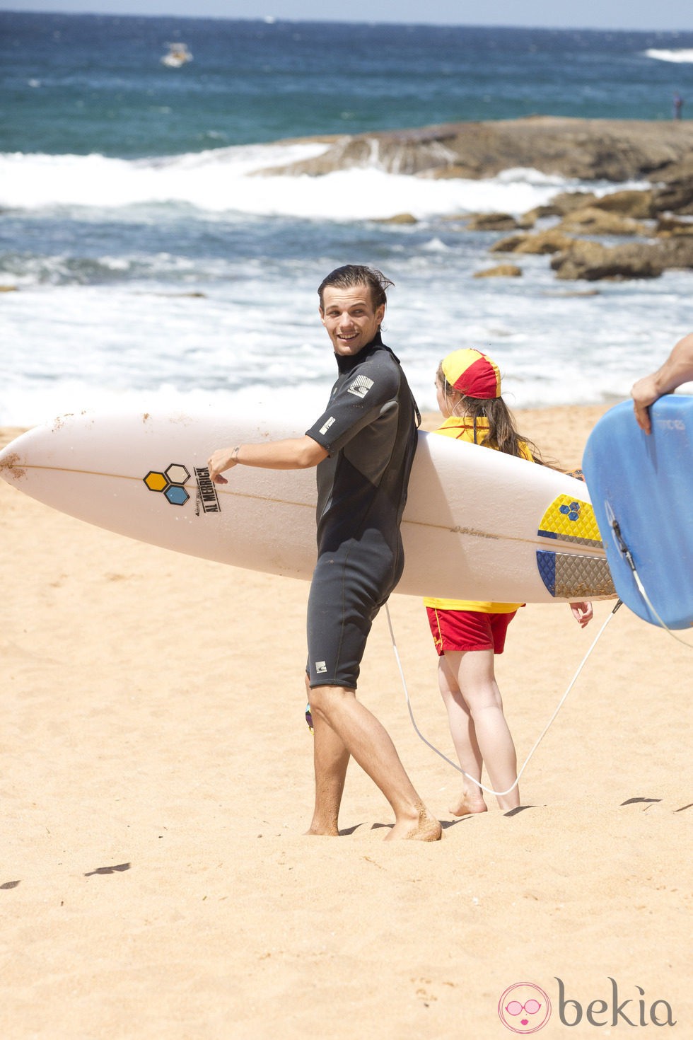Louis Tomlinson haciendo surf en Sidney