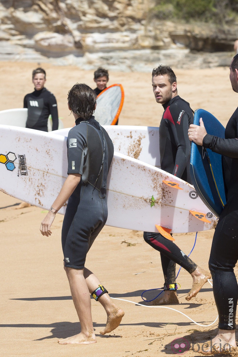Louis Tomlinson y Liam Payne haciendo surf en Sidney
