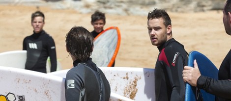 Louis Tomlinson y Liam Payne haciendo surf en Sidney