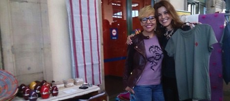 Raquel Sánchez Silva con Ana Aladro en un mercadillo en Gijón