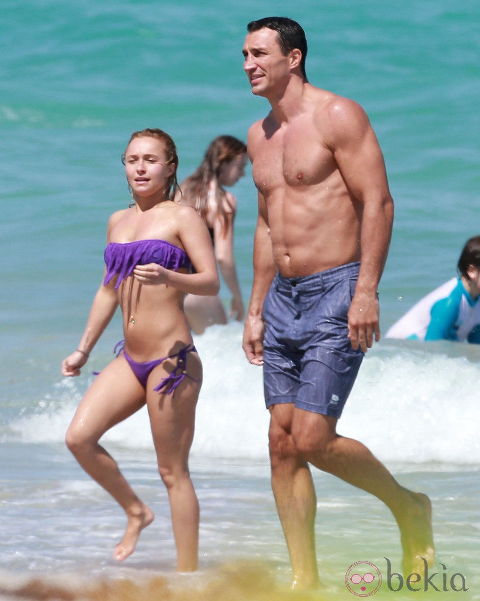 Hayden Panettiere y Wladimir Klitschko en la playa