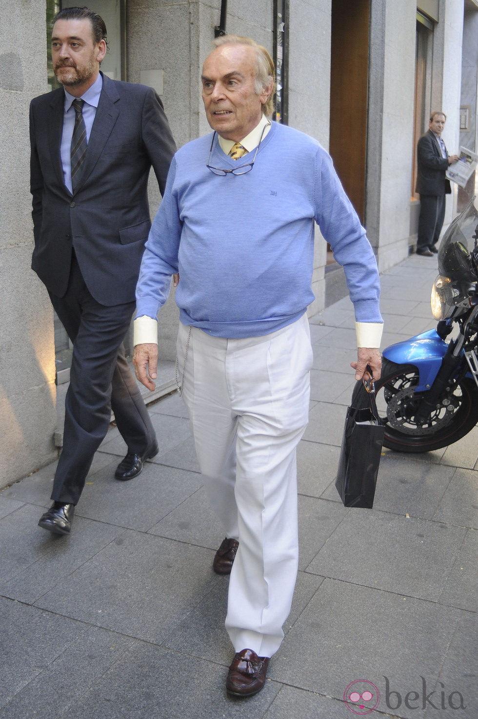 Carlos Zurita celebra su 70 cumpleaños con una comida familiar en Madrid